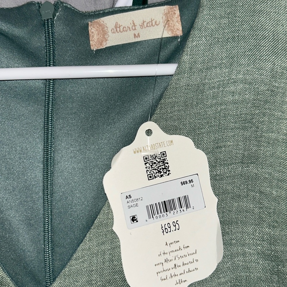 Sage green short sleeve altered state dress - Picture 4 of 4
